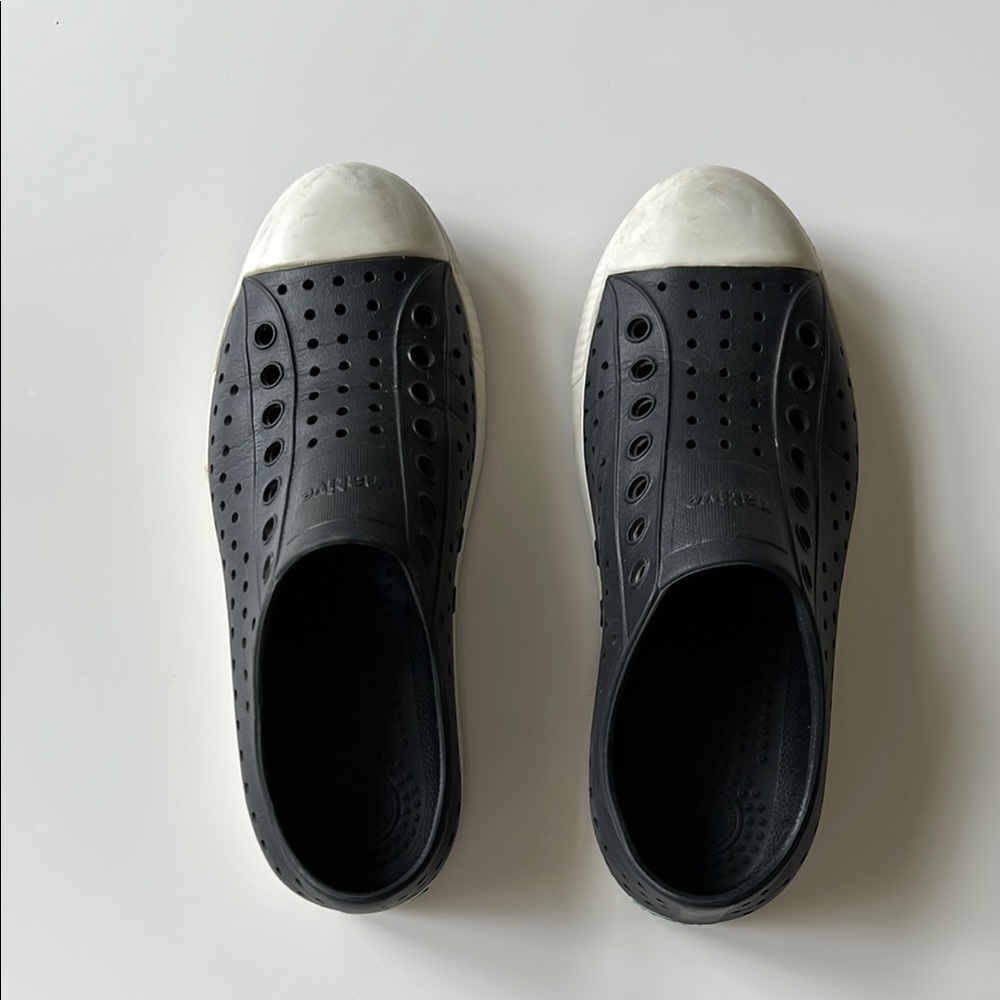 Native Black Jeffersons Womens 9 / Mens 7